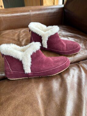 Lands' End Women's Burgundy Suede Slippers with Faux Fur-size 8